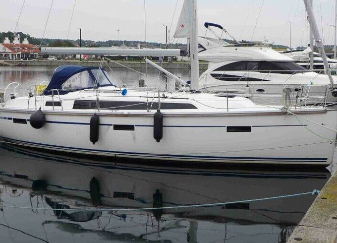 Sailboat Bavaria Cruiser 37 11.3m