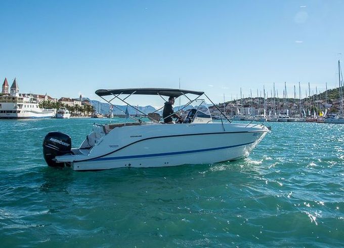 Motorboat QUICKSILVER Activ 805 Open 300hp