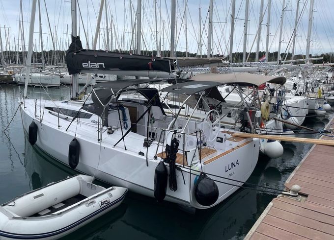 Sailboat Elan Marine Elan E4 10m