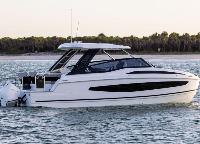 Motorboat Aquila 32 Sport 450hp