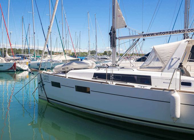 Sailboat Bénéteau Oceanis 35 10m