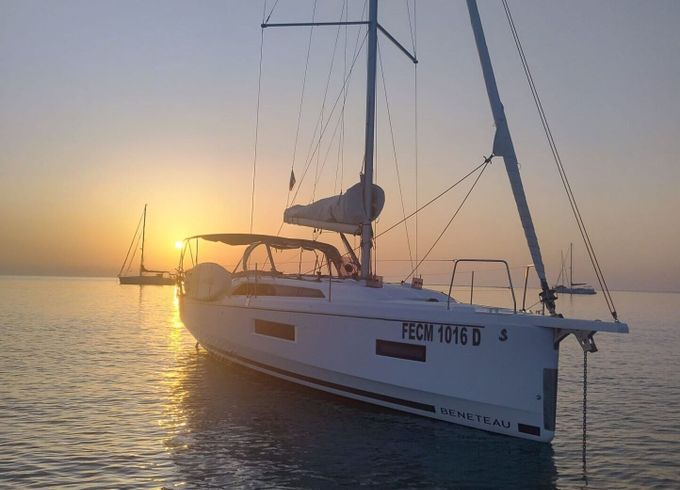 Sailboat Beneteau Oceanis 37 10.99m