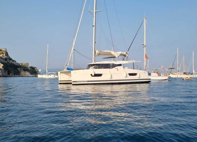 Catamaran Fountaine Pajot lucia 40 12m