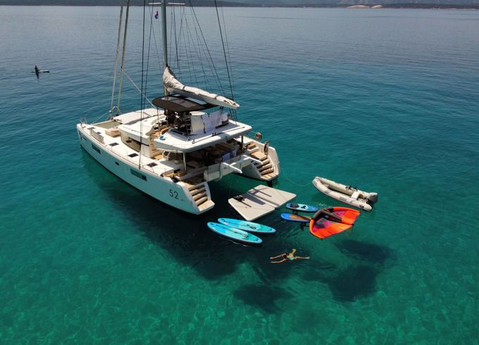 Catamaran Discovery - All inclusive half board Lagoon 52 15.86m