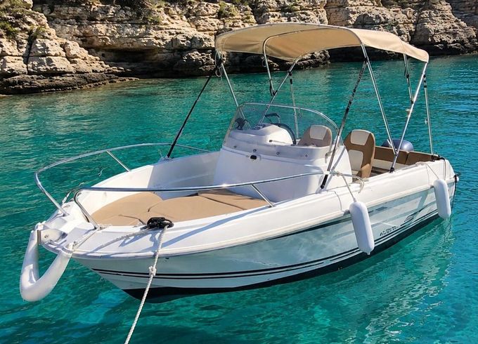 Motorboat Jeanneau Cap Camarat 5.5 Cc 100hp