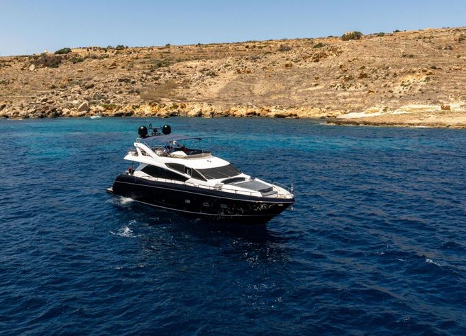 Motor yacht Sunseeker Manhattan 73 3000hp