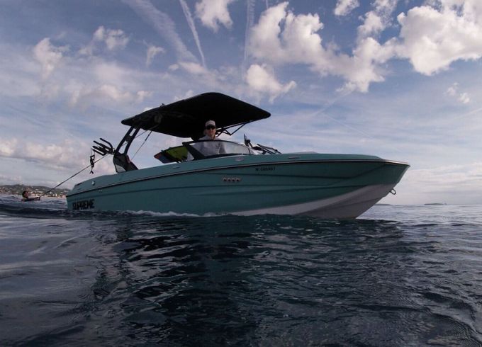 Motorboat Supreme S220 367hp