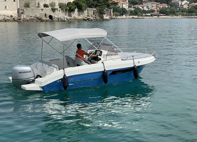 Motorboat Atlantic Marine Sun Cruiser 630 150hp
