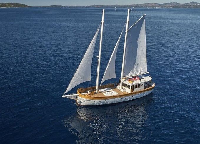 Sailboat Custom Made Green Ray 28m