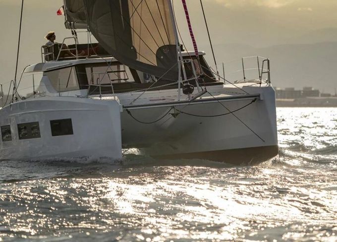 Catamaran STGI Aventura 37 10.9m