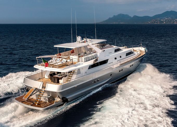Motor yacht CN SPERTINI Alalunga 5475hp
