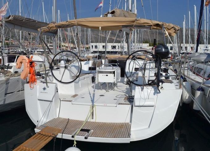 Sailboat Jeanneau Sun Odyssey 519 - 5 + 1 cab. 15.75m