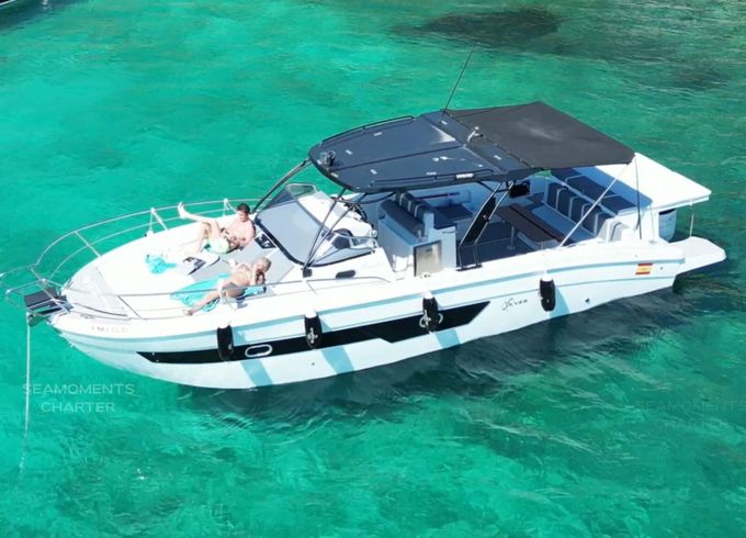 Motorboat Saver 330 300hp
