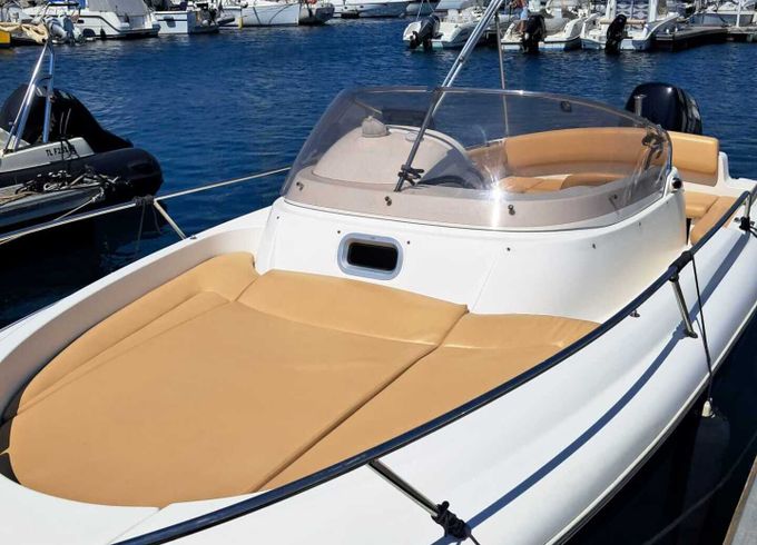 Motorboat Jeanneau cap camarat 7.10 200hp