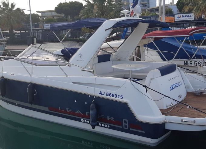 Motorboat Jeanneau Leader 8 320hp