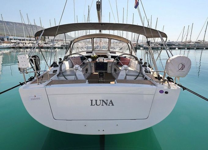 Sailboat HANSE 415 12.4m