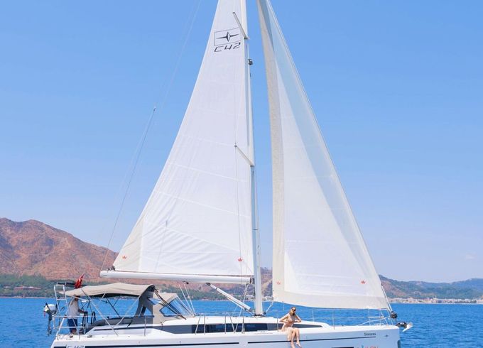 Sailboat Bavaria C42 12.4m