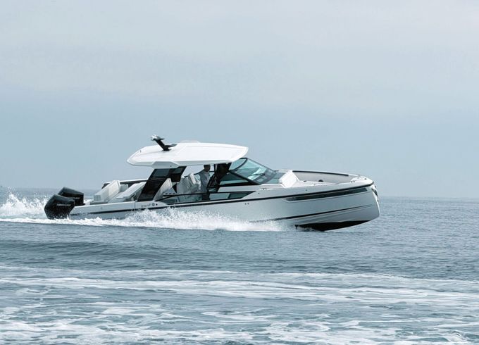 Motorboat SAXDOR 320 450hp