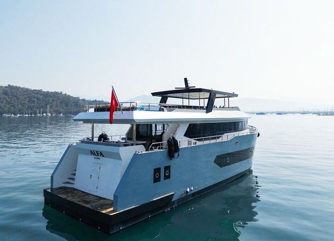 Motor yacht Luxury Motoryacht with a capacity of 9 people 2025 800hp