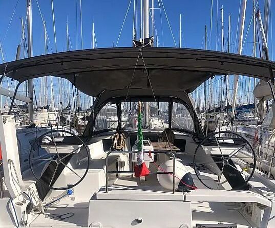 Sailboat Dufour 37 10m