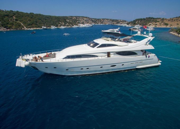 Motor yacht Ferretti 2003 2300hp