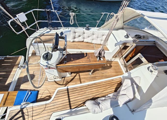 Sailboat BAVARIA CRUISER 33 9.99m