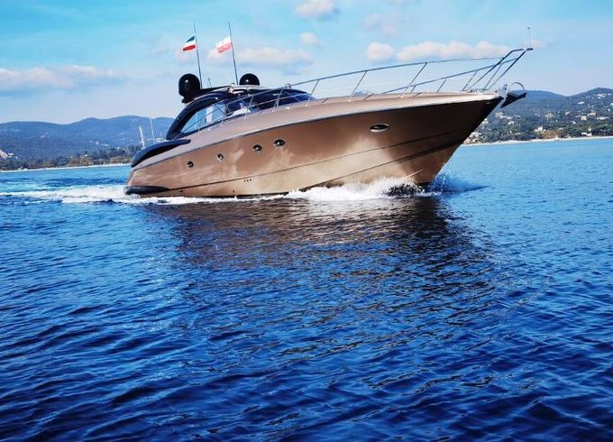 Motor yacht Sunseeker Predator 60 2100hp
