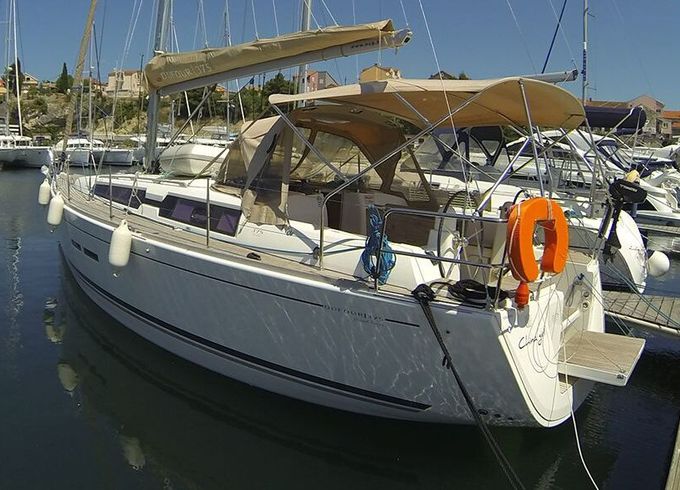 Sailboat DUFOUR 375 Grand Large 11m