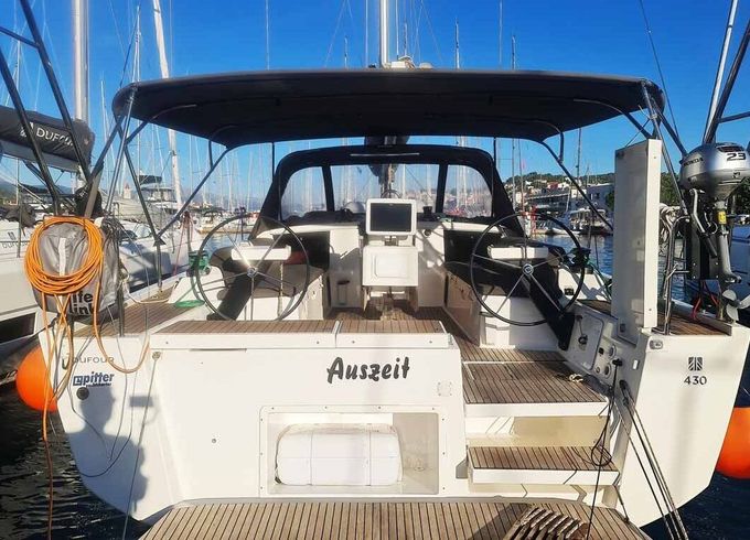 Sailboat Dufour Yachts Dufour 430 - 3 cab. 13m