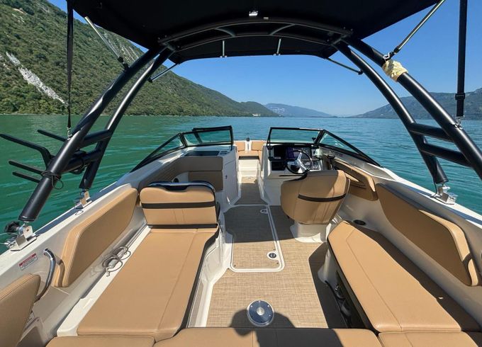 Motorboat Sea Ray SPX 210 250hp