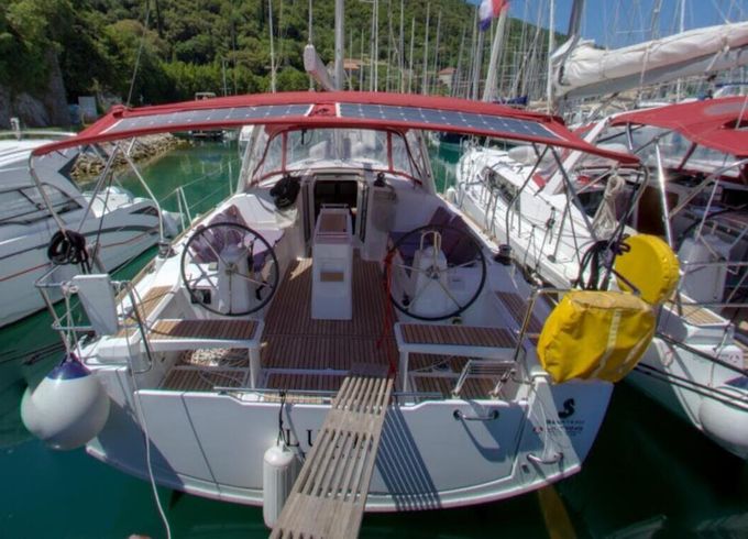 Sailboat Bénéteau Oceanis 38.1 11m