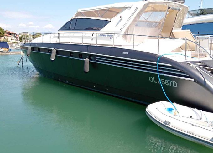 Motor yacht Leopard 23 2000hp