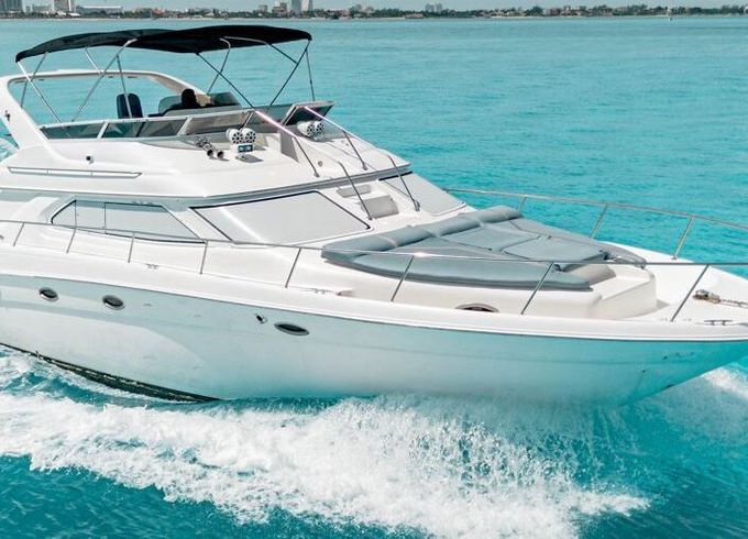 Motorboat Sea Ray Flybridge 800hp