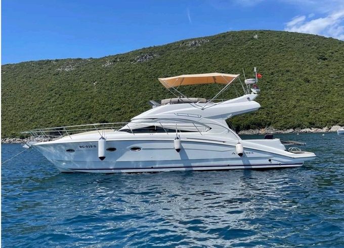Motorboat Beneteau Antares 42