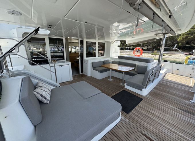 Catamaran Lagoon 52F 15m