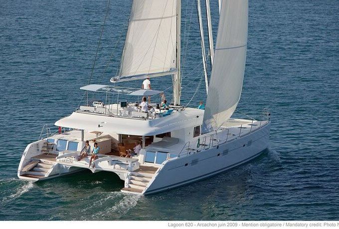 Catamaran Lagoon-Bénéteau Lagoon 620 - 6 + 2 cab. 18.9m