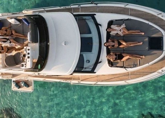 Motorboat Beneteau Antares 12 metri inclusi a bordo the  water games 600hp