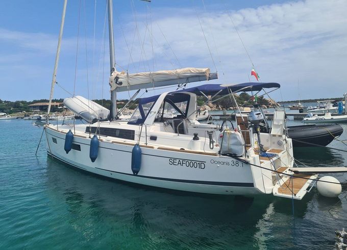 Sailboat Bénéteau Oceanis 38.1 11m