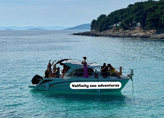 Motorboat VALFINITY I. - Beneteau Antares 8 250hp