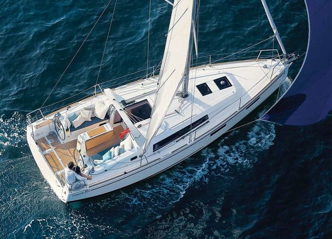 Sailboat Beneteau Oceanis 35 10.45m