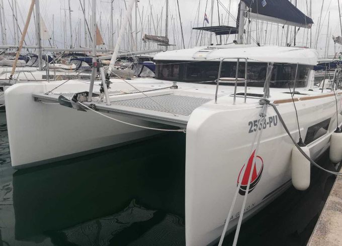 Catamaran LAGOON 40 11.74m