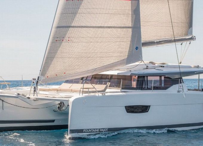 Catamaran FOUNTAINE PAJOT ASTREA 42 12m