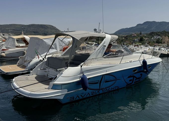 Motorboat Bavaria 32 Sport 450hp
