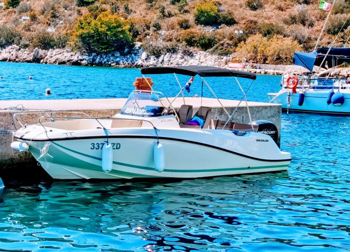 Motorboat QUICKSILVER 605 open 150hp