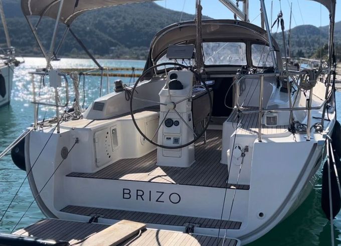 Sailboat Bavaria Cruiser 33 10m