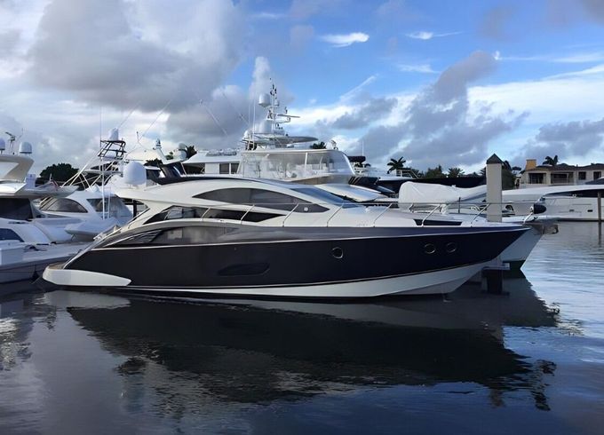 Motorboat Marquis 500 Sport Coupe 870hp