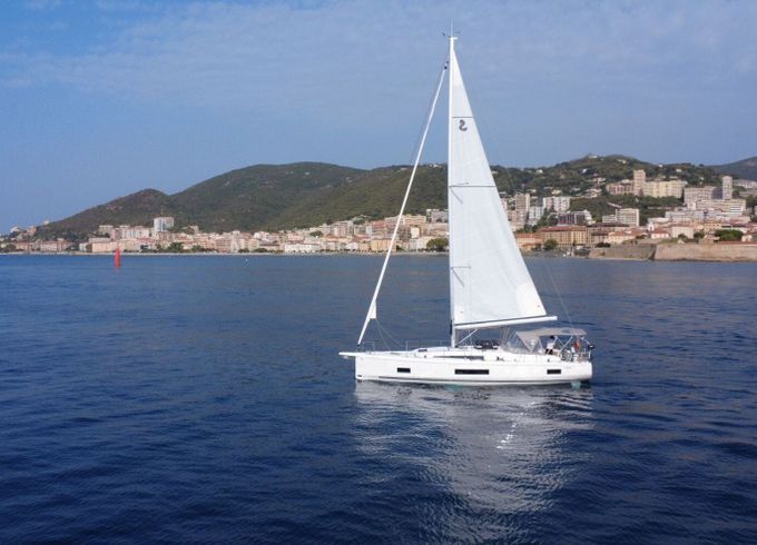 Sailboat BENETEAU OCEANIS 46.1 14m