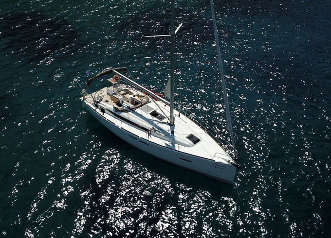 Sailboat Jeanneau Sun Odyssey 419 12.76m