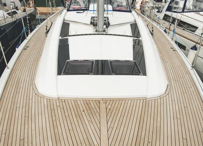Sailboat BENETEAU OCEANIS 51.1 15.94m