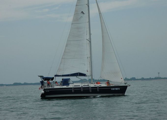 Sailboat HANSE 371 11.5m